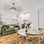 Stylish And Modern Apt Paris Quartier Latin